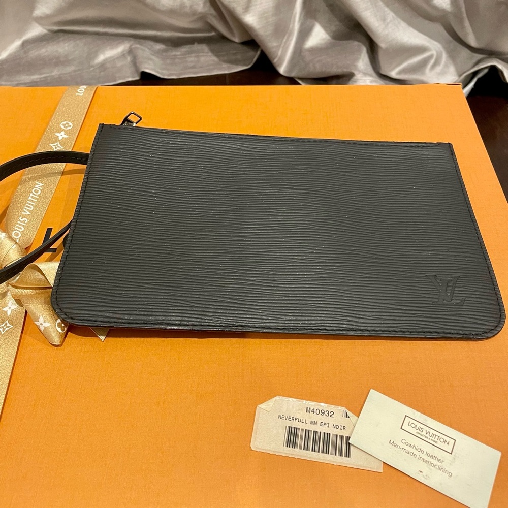 Authentic Louis Vuitton Epi Neverfull Pochette - Picture 2 of 5